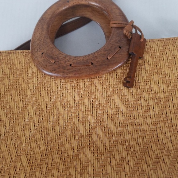 Vintage Fossil Wicker crossbody bag. - Picture 4 of 4